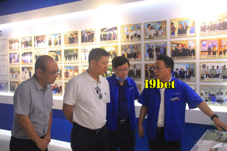 Tổng giám đốc Lý Trung Dục dẫn đầu đoàn đi thăm Trung tâm Nghiên cứu Thứ 214 thuộc Tập đoàn Công nghiệp Vũ khí Trung Quốc