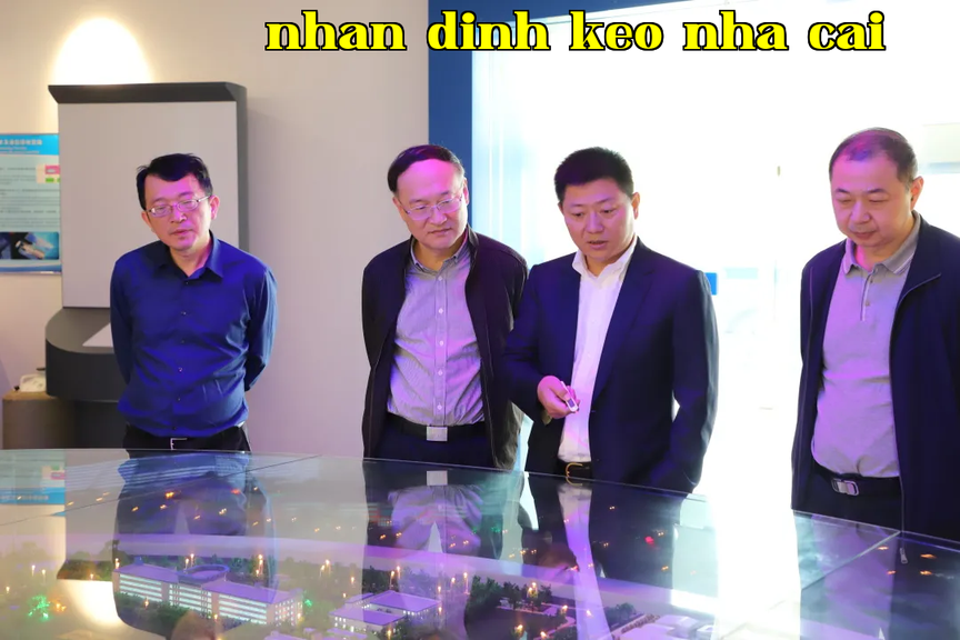 Giáo sư Lưu Ba, Hiệu trưởng Trường Khoa học Giao thoa Tiên phong Đại học Khoa học và Công nghệ Quốc phòng cùng đoàn công tác đã đến thăm và điều tra tại Công ty Liên tạo Quang Điện